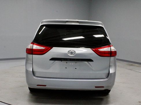 Used 2015 Toyota Sienna L image 8