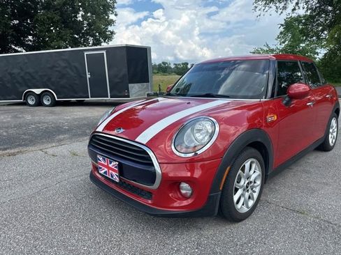 Used 2017 MINI Cooper 4-Door Hardtop FWD image 2