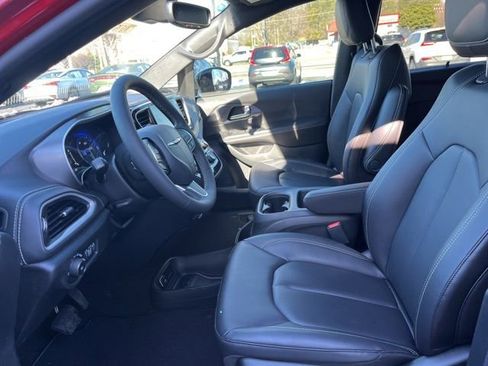 New 2026 Chrysler Pacifica Select image 7