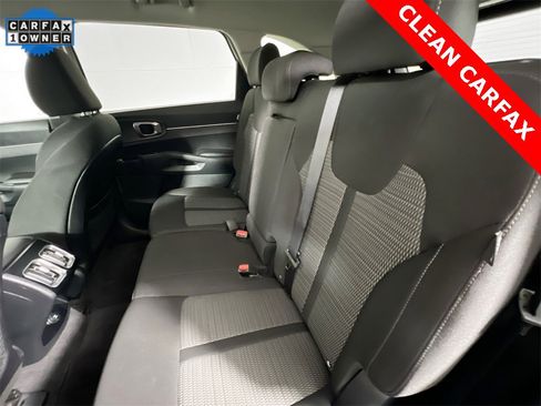Certified 2024 Kia Sorento LX image 24