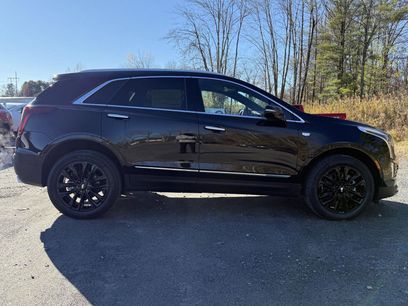 New 2025 Cadillac XT5 Luxury