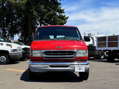 Used 2002 Ford E-350 and Econoline 350 Super Duty RWD image 2