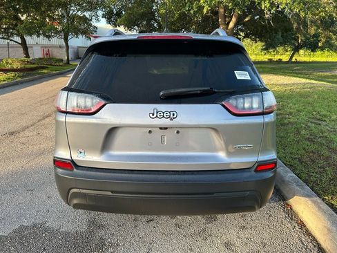 Used 2019 Jeep Cherokee Latitude w/ Popular Appearance Group FWD image 5
