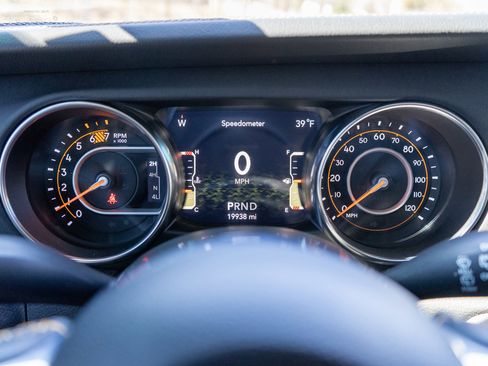 Used 2022 Jeep Wrangler Unlimited Sahara image 12