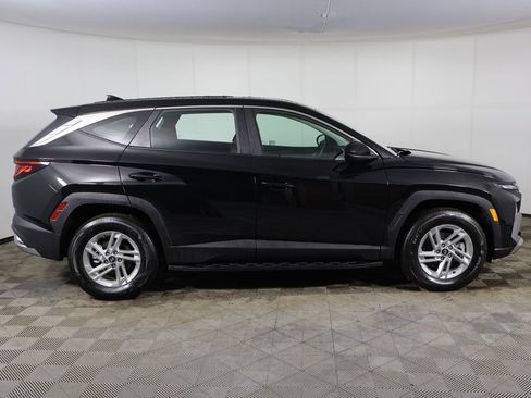 Certified 2025 Hyundai Tucson SE image 12