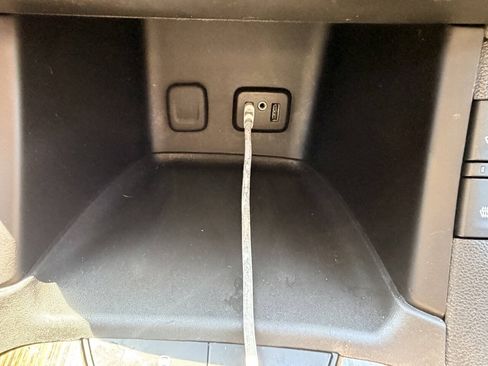 Used 2017 GMC Acadia SLE FWD image 12