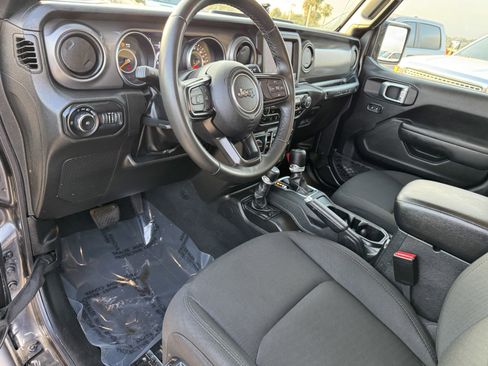 Used 2022 Jeep Wrangler Unlimited Sport image 12