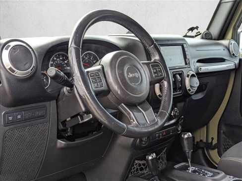 Used 2013 Jeep Wrangler Unlimited Rubicon w/ Connectivity Group AWD/4WD image 9