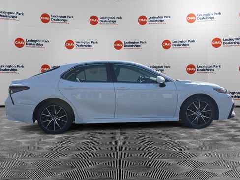 Used 2022 Toyota Camry SE w/ Audio Upgrade Package FWD image 8