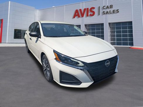 Used 2025 Nissan Altima 2.5 SV FWD image 3