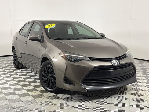 Used 2019 Toyota Corolla LE image 2