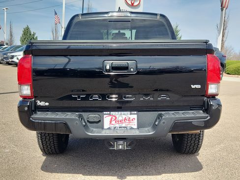 Used 2017 Toyota Tacoma TRD Sport w/ Premium & Technology Package image 12