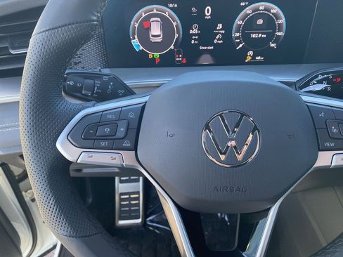 New 2026 Volkswagen Tiguan SE R-Line FWD image 20
