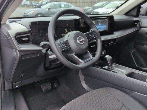 Used 2025 Nissan Kicks S image 9