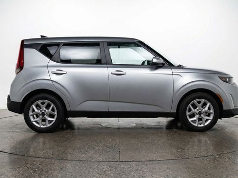 Used 2025 Kia Soul LX w/ LX Technology Package image 11