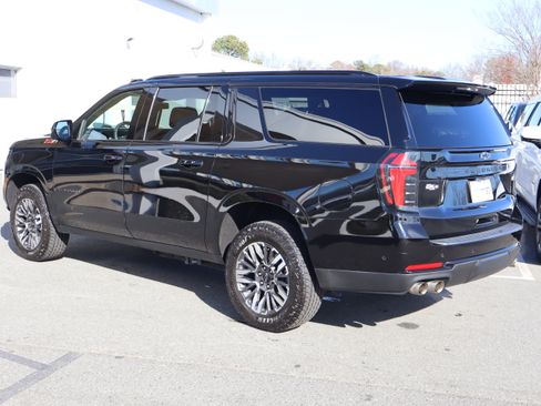 Certified 2025 Chevrolet Suburban Z71 w/ Sun And Tow Package image 8