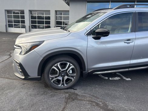 New 2025 Subaru Ascent Limited image 7