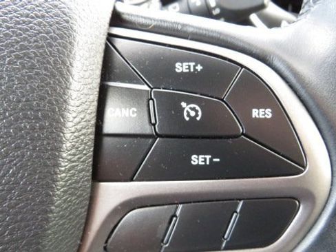 Used 2019 Jeep Cherokee Latitude Plus w/ Comfort/Convenience Group image 23