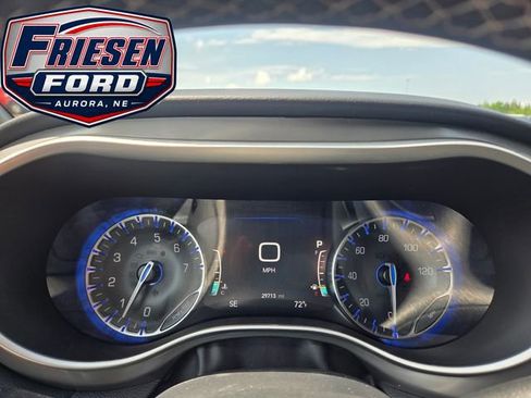 Used 2025 Chrysler Pacifica Select FWD image 16