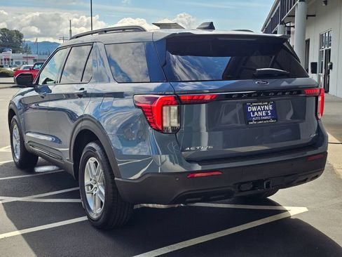 Used 2026 Ford Explorer Active AWD/4WD image 3