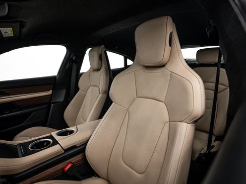 Certified 2022 Porsche Taycan GTS AWD/4WD image 18