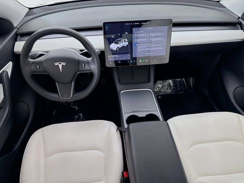 Used 2021 Tesla Model Y Long Range image 25