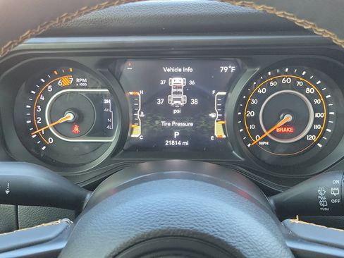 Used 2024 Jeep Wrangler Sport S image 17