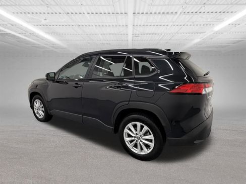 Used 2022 Toyota Corolla Cross LE AWD/4WD image 3
