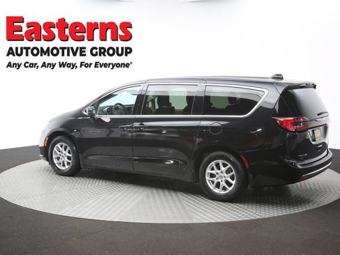 Used 2023 Chrysler Pacifica Touring-L FWD image 64