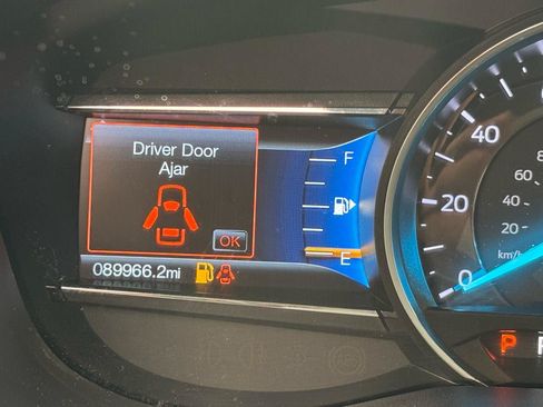 Used 2017 Ford Explorer XLT w/ Equipment Group 202A AWD/4WD image 19