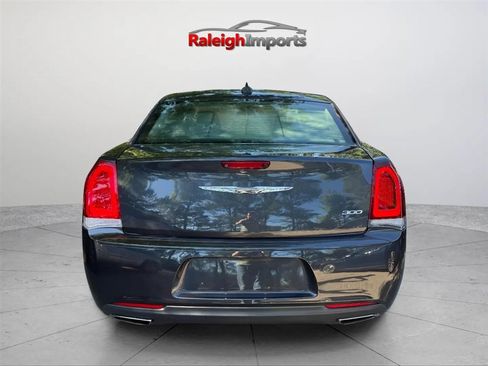 Used 2019 Chrysler 300 Touring w/ Sport Appearance Package RWD image 4