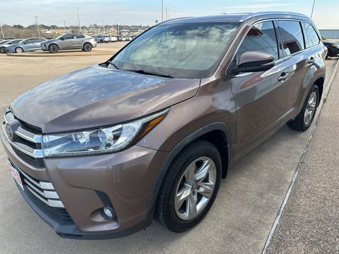 Used 2019 Toyota Highlander Limited image 3