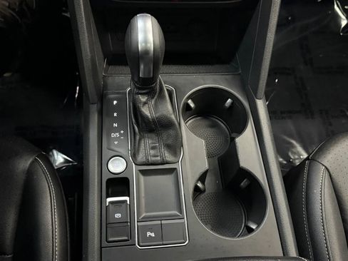 Used 2020 Volkswagen Atlas Cross Sport SE w/ Panoramic Sunroof Package FWD image 37