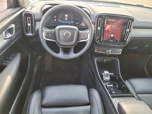 Used 2023 Volvo XC40 B4 Ultimate image 13