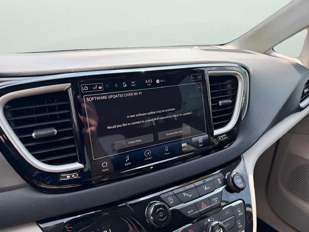 Used 2023 Chrysler Pacifica Touring-L FWD image 28