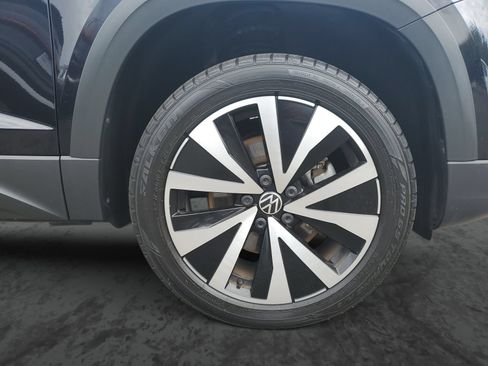 Used 2022 Volkswagen Taos SE FWD image 6