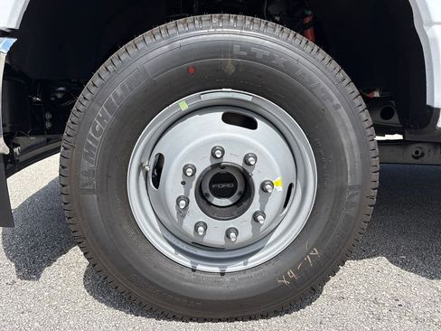 New 2026 Ford F350 XLT w/ FX4 Off-Road Package AWD/4WD image 14