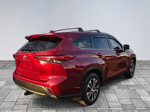 Used 2022 Toyota Highlander XLE image 7