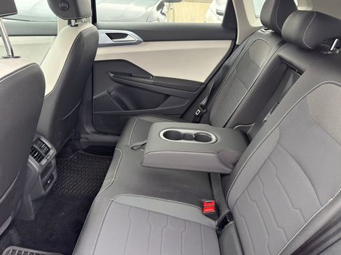 New 2025 Volkswagen Taos SE image 30