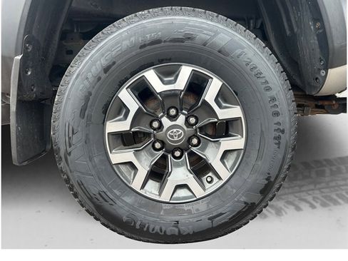 Used 2019 Toyota Tacoma TRD Off-Road w/ Technology Package AWD/4WD image 16