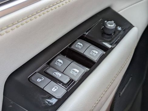 Used 2022 Jeep Wagoneer Series III w/ Rear Seat Video Group 1 AWD/4WD image 30
