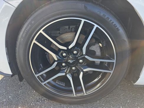 Used 2018 Ford Mustang Premium image 3