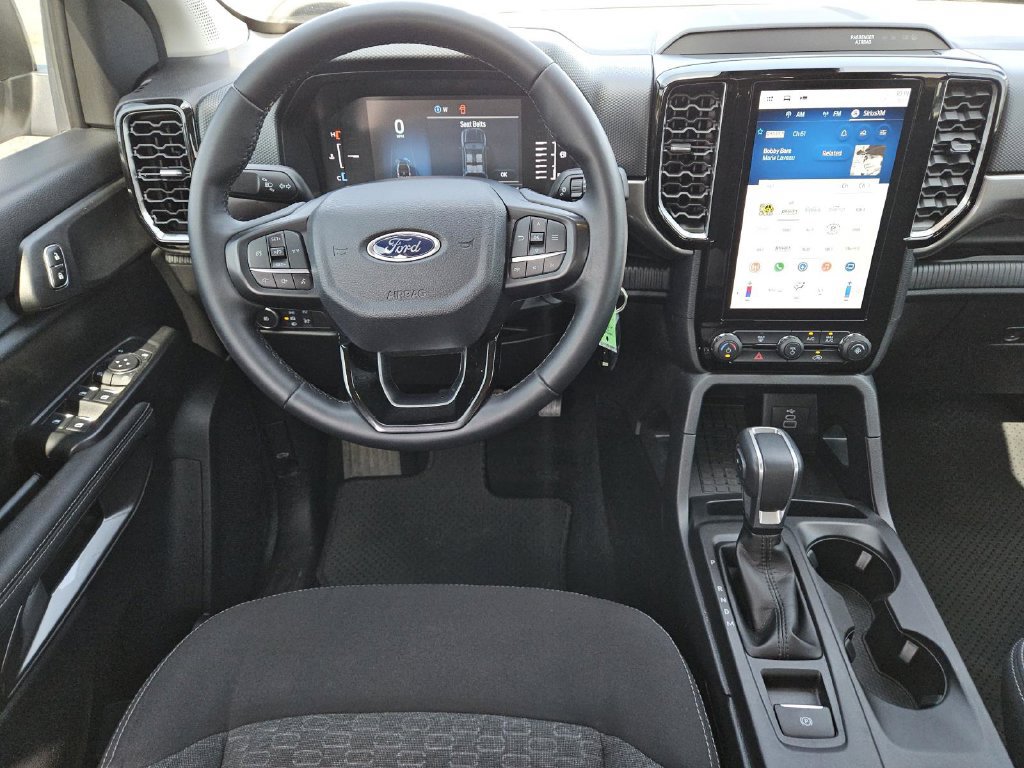 Used 2025 Ford Ranger XLT w/ Chrome Accent Package RWD image 5