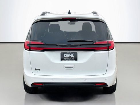 Certified 2023 Chrysler Pacifica Touring-L w/ S Appearance Package AWD/4WD image 12