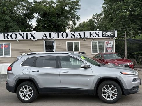 Used 2015 Jeep Cherokee Latitude AWD/4WD image 1