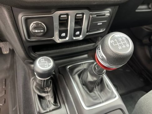 Used 2025 Jeep Wrangler Sport AWD/4WD image 25