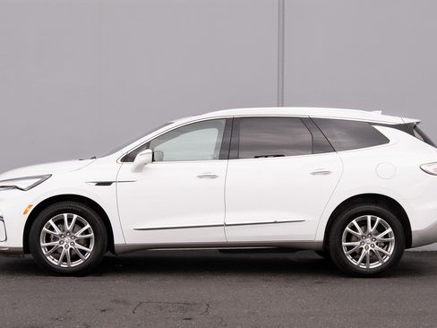 Used 2023 Buick Enclave Premium image 29