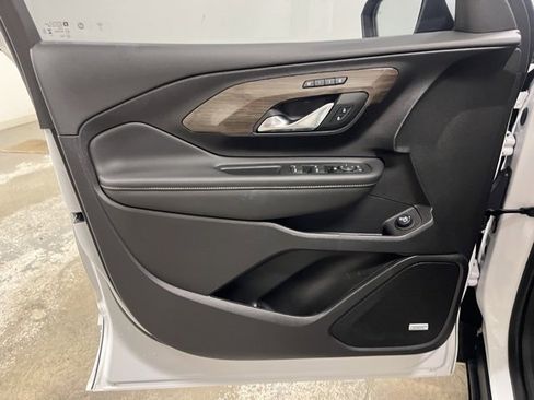 Used 2024 GMC Terrain Denali w/ Denali Premium Package image 19