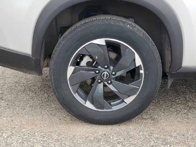 Used 2025 Nissan Rogue SV AWD/4WD image 5