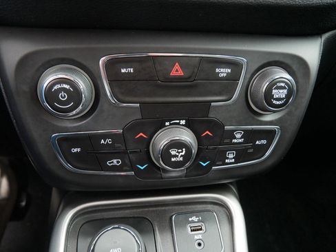 Used 2019 Jeep Compass Latitude w/ Popular Equipment Group image 19